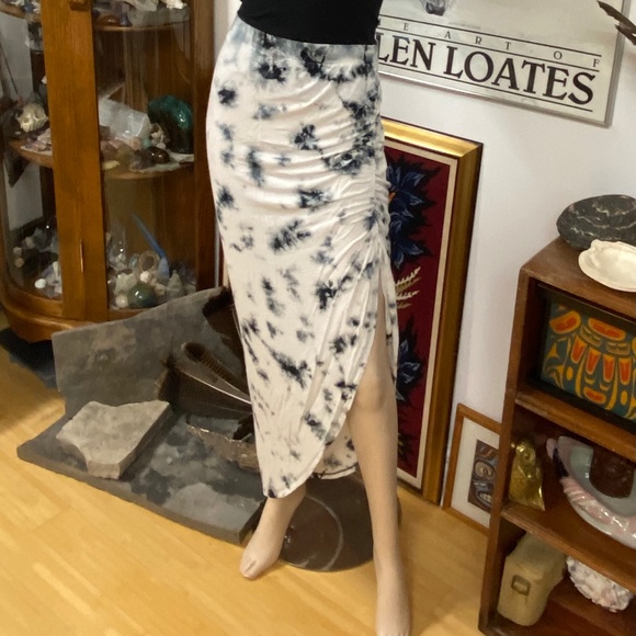 🐦‍⬛4/$20🐦‍⬛ Tie-Dye Rouched Side Split Skirt - Picture 5 of 9